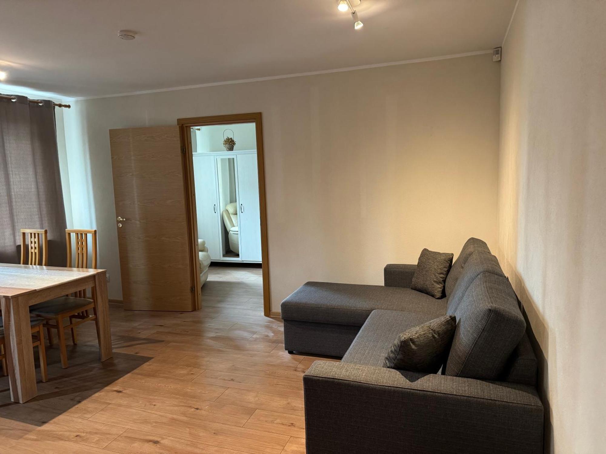 Dikol Two-Room Apartment-Self Check-In & Free Parking Near City Center Tallinn Exterior photo